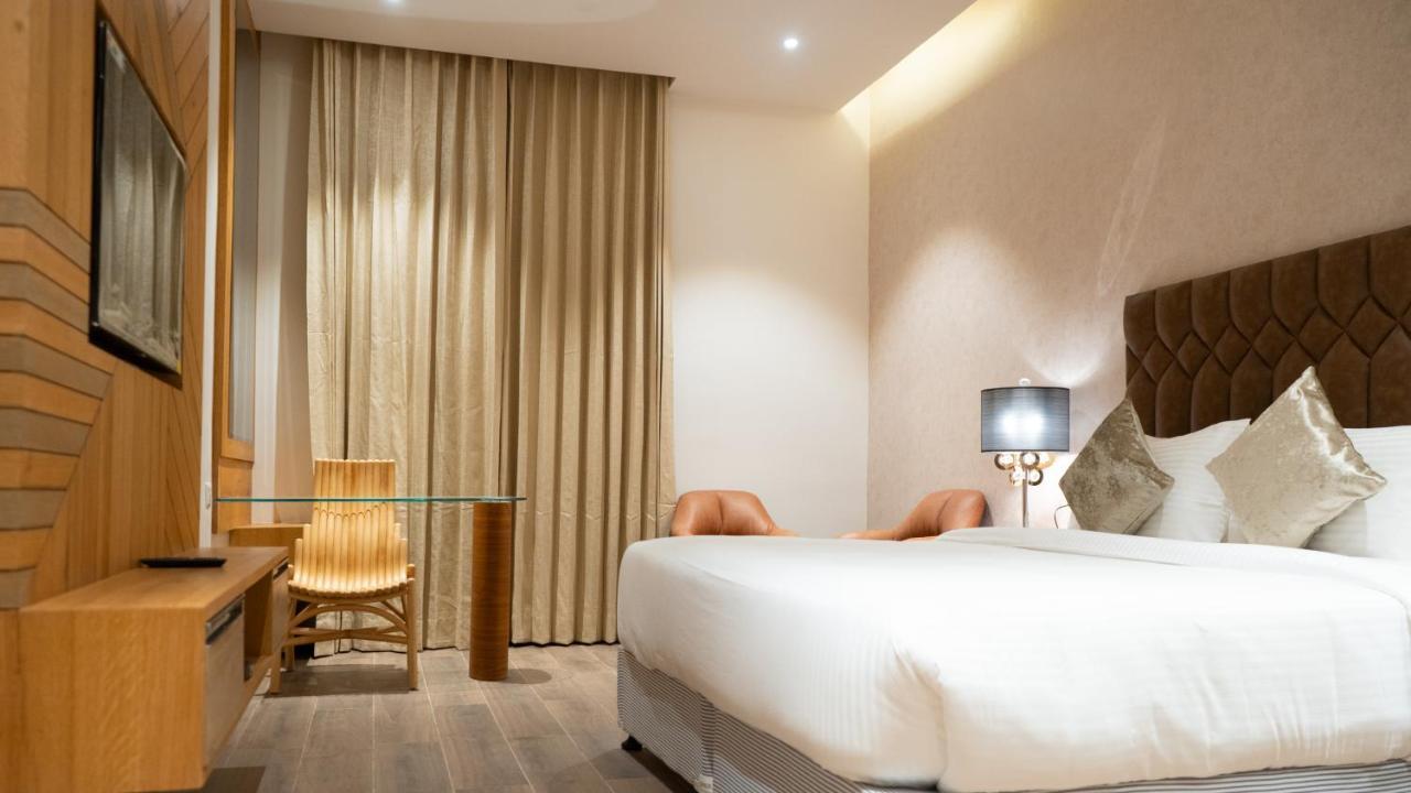 Clarks Inn Suites Kangra Ngoại thất bức ảnh