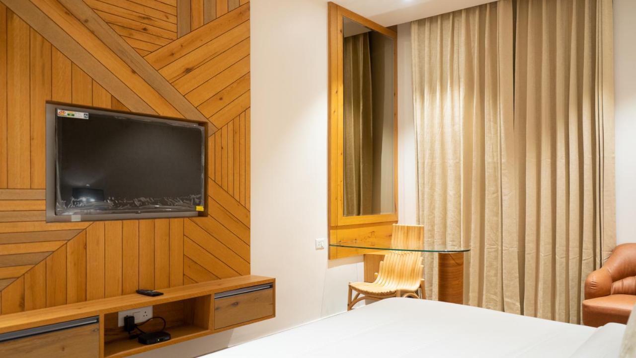 Clarks Inn Suites Kangra Ngoại thất bức ảnh