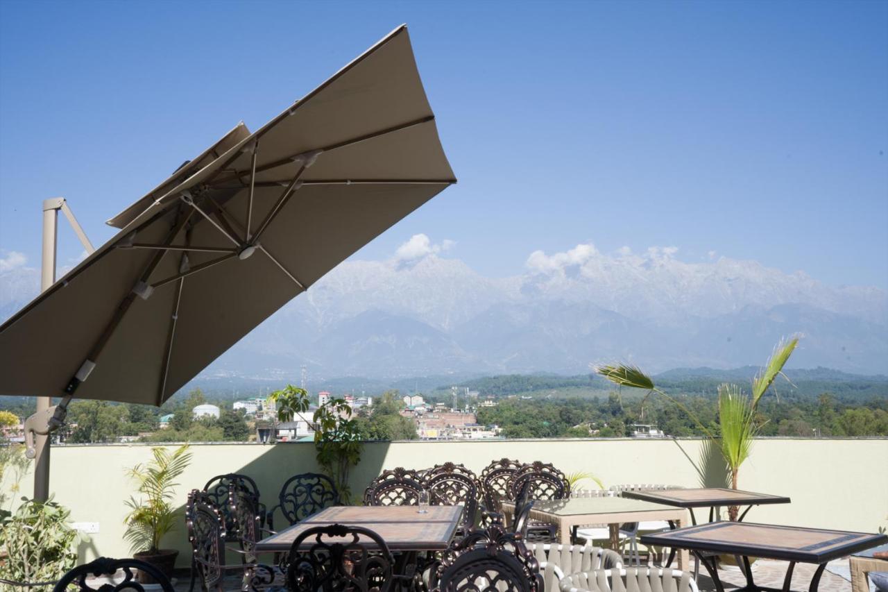 Clarks Inn Suites Kangra Ngoại thất bức ảnh