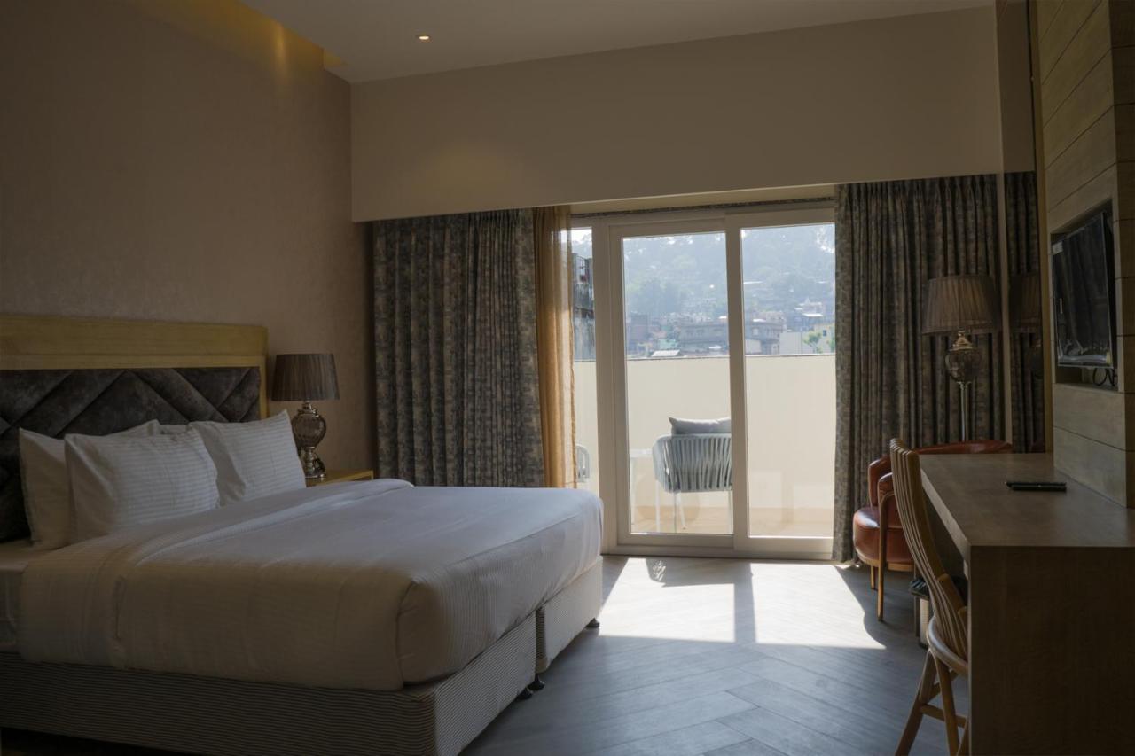 Clarks Inn Suites Kangra Ngoại thất bức ảnh