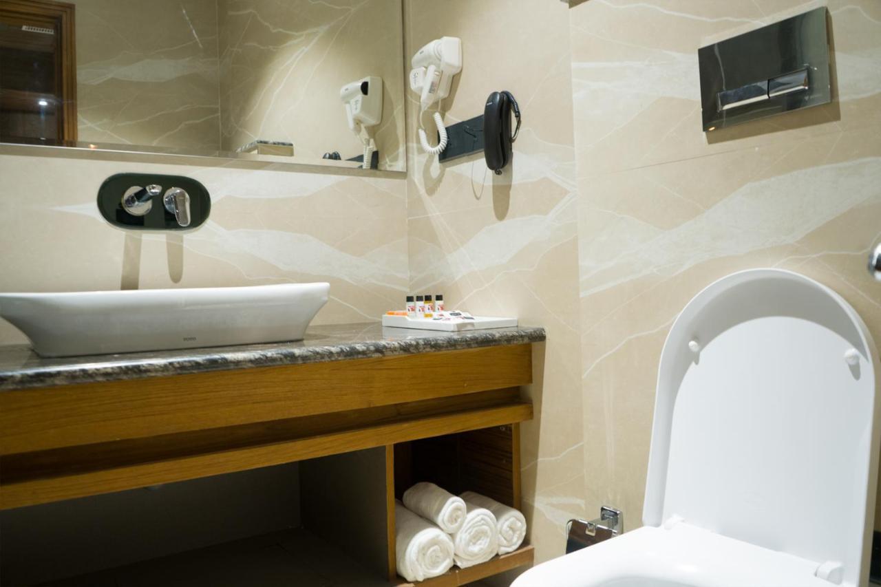 Clarks Inn Suites Kangra Ngoại thất bức ảnh