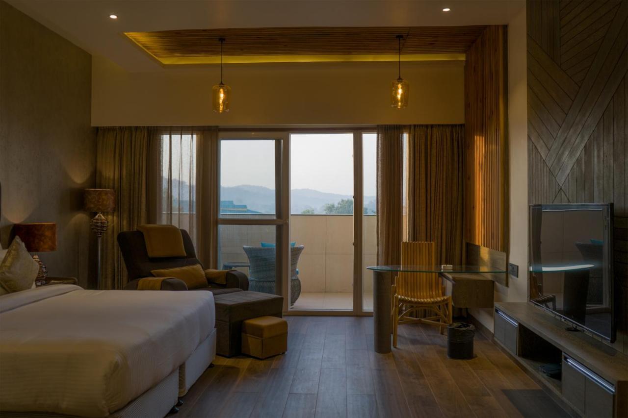 Clarks Inn Suites Kangra Ngoại thất bức ảnh