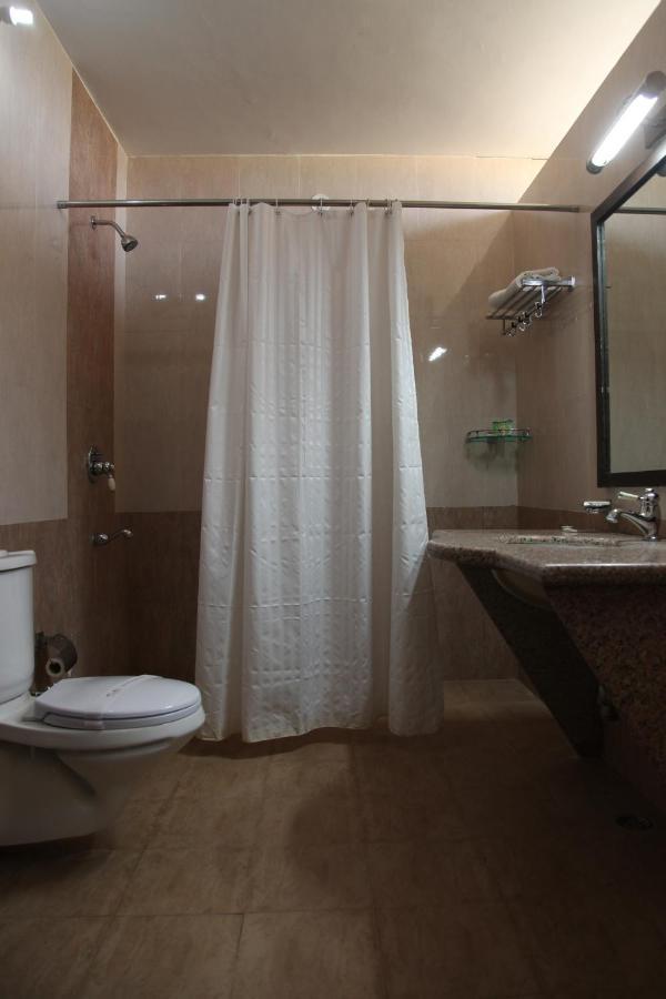 Clarks Inn Suites Kangra Ngoại thất bức ảnh